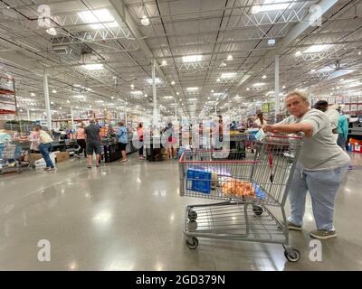 Negozio all'ingrosso Costco all'interno Foto Stock