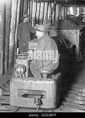 Locomotiva elettrica, Oliver Iron Mining Co., Minn. Ca. Tra il 1909 e il 1920 Foto Stock