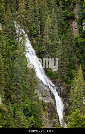 Cascate di Primrose nella foresta nazionale di Chugach nell'Alaska centro-meridionale. Foto Stock