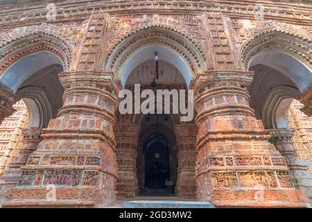 Krishna Chandra tempio di Kalna, Bengala Occidentale, India - è uno dei più antichi templi di Kalna con opere d'arte in terracotta sulle pareti del tempio. Foto Stock