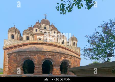 Krishna Chandra tempio di Kalna, Bengala Occidentale, India - è uno dei più antichi templi di Kalna con opere d'arte in terracotta sulle pareti del tempio. Foto Stock