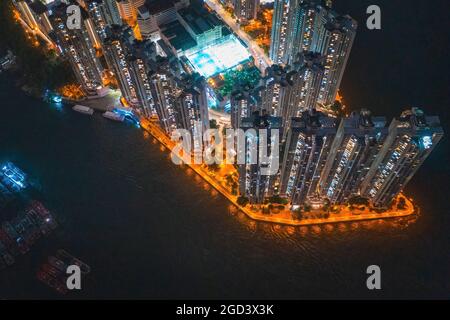 Epica vista notturna della zona residenziale del sud di Hong Kong Foto Stock