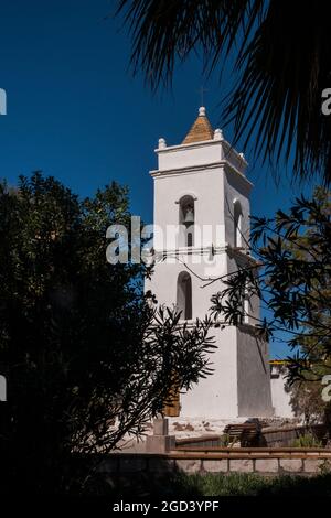 Torre della Chiesa del piccolo villaggio di Toconao nel deserto di Atacama Foto Stock