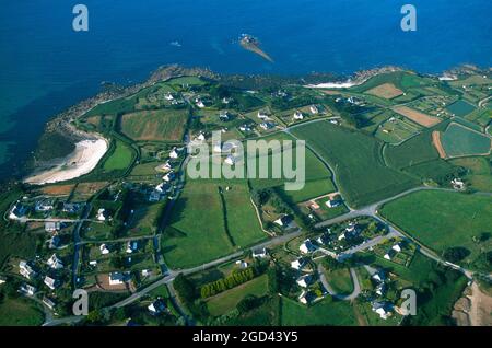 FINISTERE (29) BRETAGNA, VISTA AEREA DI PLOUGUERNEAU E LA COSTA CIRCOSTANTE, FRANCIA Foto Stock