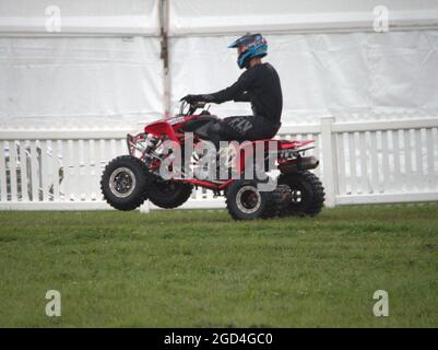 Paul Hanna Stunt spettacolo in quad al Royal Cheshire Show Foto Stock