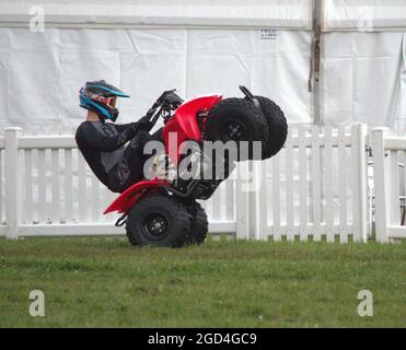 Paul Hanna Stunt spettacolo in quad al Royal Cheshire Show Foto Stock