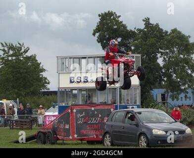 Paul Hanna Stunt spettacolo in quad al Royal Cheshire Show Foto Stock