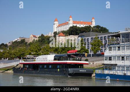 Geografia / viaggio, Slovacchia, Bratislava, Danubio, Castello di Bratislava, INFORMAZIONI-AGGIUNTIVE-DIRITTI-AUTORIZZAZIONE-NON-DISPONIBILI Foto Stock