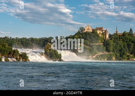 Geografia / viaggio, Svizzera, Sciaffusa, Neuhausen, Cascate del Reno con il Castello di Laufen, DIRITTI-AGGIUNTIVI-CLEARANCE-INFO-NON-DISPONIBILE Foto Stock