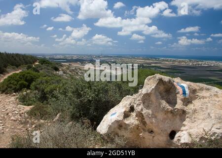 Israel Trail at Hotem HaKarmel [Chotem ha-carmel o Chotem ha-Karmel] è una riserva naturale sulle pendici sud-occidentali del Monte Carmel, Israele Foto Stock