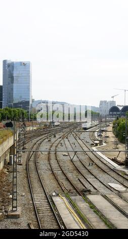 Panoramica dei binari all'ingresso della stazione Francia di Barcellona, Catalunya, Spagna, Europa Foto Stock