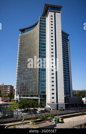 Empress state Building, Empress Approach, Lillie Road, West Brompton, Londra, SW6 1TR. Vista generale GV del nuovo Centro operazioni antiterrorismo Foto Stock