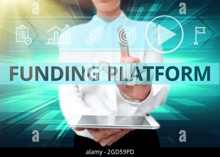 Scrittura che mostra la piattaforma di finanziamento del testo. Parola per servizio che permette di acquistare gli investimenti online Lady in Uniform Holding Phone Virtual Press Foto Stock