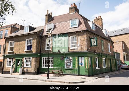 La casa pubblica di Weir a Butts, Brentford, Middlesex, Inghilterra, Regno Unito Foto Stock