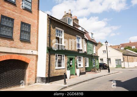 La casa pubblica di Weir a Butts, Brentford, Middlesex, Inghilterra, Regno Unito Foto Stock