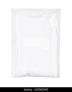 primo piano di diversi sacchetti di carta e alluminio su sfondo bianco. ciascuno viene girato separatamente Foto Stock