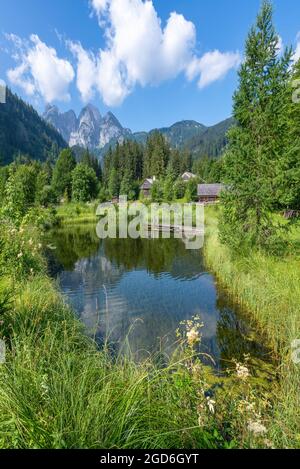 Gosau, una splendida destinazione in Austria con un lago e gite nella regione del Salzkammergut. Foto Stock