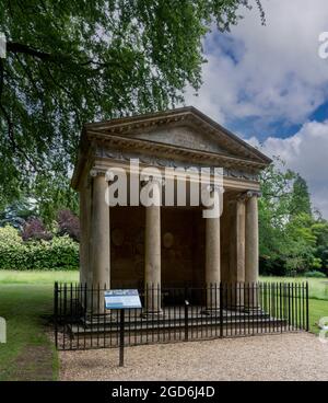 Piccola casa d'estate conosciuta come il Tempio di Diana nei terreni del Palazzo di Blenheim, Woodstock, Oxfordshire, Inghilterra, Regno Unito Foto Stock