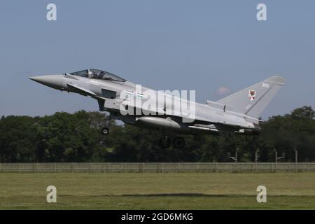 RAF 12 Squadron Typhoon FGR4 atterra a RAF Coningsby. Foto Stock