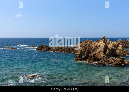 Formazioni rocciose sulla Costa Paradiso di Sardegna, Italia Foto Stock