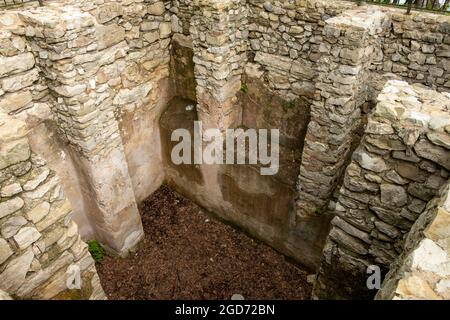 Il castello di Ceneviz è stato costruito su una scogliera situata tra due baie, 2.5 chilometri a ovest del distretto di Düzce Akçakoca in turchia. Foto Stock