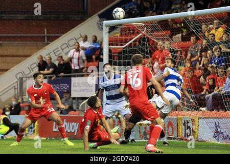 Londra, Regno Unito. 11 Agosto 2021. DaN Happe di Leyton Orient (M) prende un colpo al gol. Carabao Cup 1° round match, Leyton Orient contro Queens Park Rangers al Breyer Group Stadium di Londra mercoledì 11 agosto 2021. Questa immagine può essere utilizzata solo per scopi editoriali. Solo per uso editoriale, è richiesta una licenza per uso commerciale. Nessun utilizzo nelle scommesse, nei giochi o nelle pubblicazioni di un singolo club/campionato/giocatore. pic by Steffan Bowen/Andrew Orchard sports photography/Alamy Live news Credit: Andrew Orchard sports photography/Alamy Live News Foto Stock