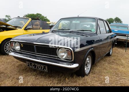 Rochford, Essex, Regno Unito - 27 giugno 2021: Esposizione di automobili classiche di Rochford presso i prati, Essex. Foto Stock