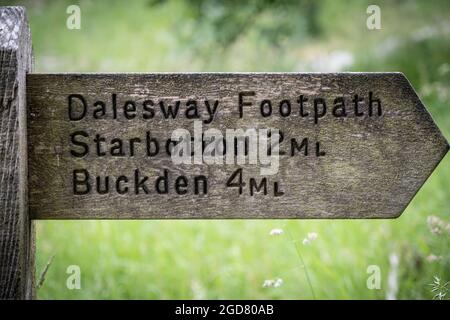 Sentiero di Dalesway segno per Starbotton e Buckden in Upper Wharfedale, Yorkshire Dales National Park. Foto Stock