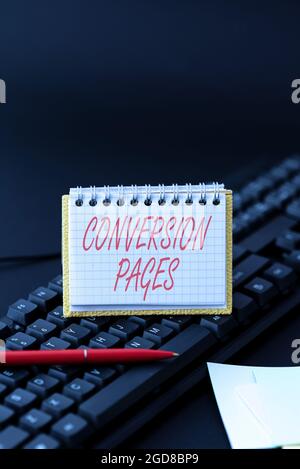 Pagine di conversione del segno di scrittura manuale. Internet concetto appare in risposta a fare clic su un motore di ricerca che copia vecchie idee e la creazione di nuove Foto Stock