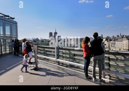 FRANCIA, PARIGI (75) 5 ° ARRONDISSEMENT, I QUAYS DELLA SENNA, INSTITUT DU MONDE ARABE, VISTA DALLA TERRAZZA (PRIMA DRAMMATICA 15 APRILE 2019 F Foto Stock