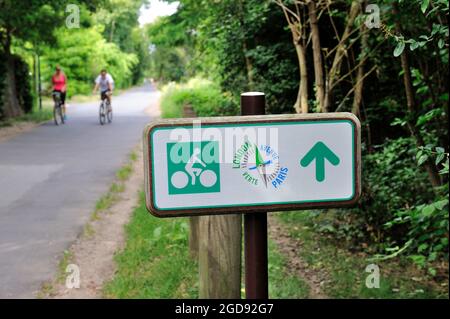 FRANCIA, YVELINES (78) CROISSY-SUR-SEINE, RIVE DELLA SENNA, AVENUE VERTE PISTA CICLABILE Foto Stock