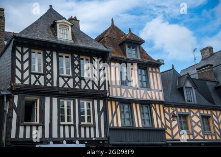 façades de maisons traditionnelles à Dol de Bretagne, Francia, Ile et Vilaine Foto Stock