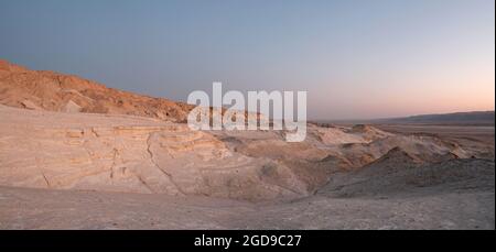 Vista del wadi Sodom lungo la parte sud-occidentale del deserto della Giudei vicino al Mar Morto in Israele Foto Stock