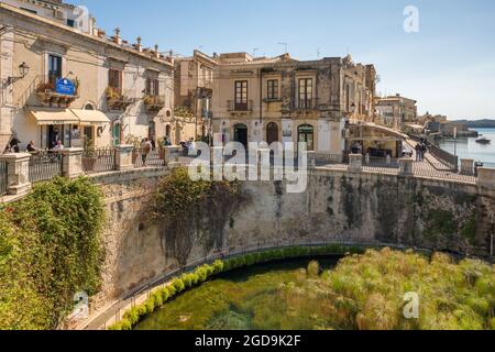 La Fontana di Aretusa e Siracusa in Sicilia, Italia. Foto Stock