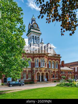 Grantham, Lincolnshire, Inghilterra Regno Unito la Guildhall su St Peters Hill Foto Stock