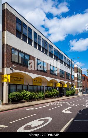 Sede centrale del Dogs Trust al 17 di Wakley St, Londra. Il Dogs Trust è un'associazione di beneficenza per la protezione dei cani con sede a Londra. Fondata come National Canine Defense League 1891. Foto Stock