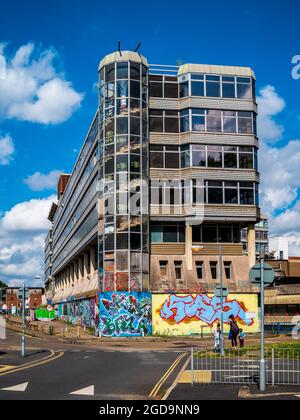 Norwich Anglia Square Sovereign House (Architects Alan Cooke Associates, 1966-68) - edificio in stile brutalista che ospitava l'ufficio della cancelleria HM Foto Stock