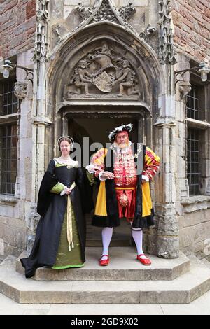 Anne Boleyn ed Enrico 8. Storia vivente del passato presente 'un'udienza con re Enrico VIII', Castello di Berkeley, Gloucestershire, Inghilterra, Regno Unito, Europa Foto Stock