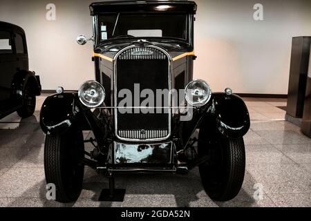 4 giugno 2019, Mosca, Russia: Vista frontale della vettura francese Delahaye 107M 1929. Classiche auto retrò degli anni '20. Foto Stock