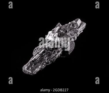 Il palladio è un elemento chimico che a temperatura ambiente si contrae allo stato solido. Metallo utilizzato nell'industria. Concetto di estrazione minerale. Foto Stock