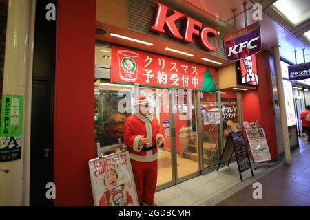 osaka Giappone - dicembre 14 2014: Ristorante kfc in via Akihabara. Akihabara e' una delle famose aree degli anime di Tokyo. Foto Stock