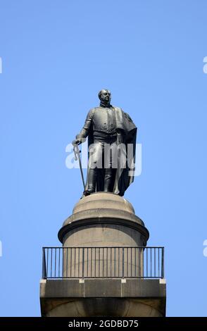 Londra, Inghilterra, Regno Unito. Il duca di York del piantone sul Mall / Waterloo Place. Monumento al principe Federico, duca di York e Albany Foto Stock