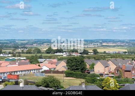 Dundonald, Scozia, Regno Unito - 05 agosto 2021: Guardando oltre il villaggio di Dundonald a Crosshouse con il centro ospedaliero nella Valle Ayrshire. Foto Stock