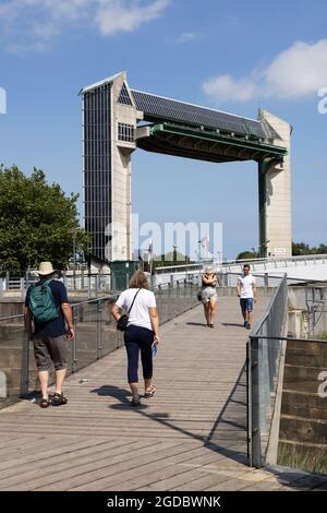 River Hull Tidal Surge Barrier, gate di controllo delle inondazioni sul fiume Hull in difesa delle inondazioni a causa del cambiamento climatico e del riscaldamento globale, Hull, Yorkshire Regno Unito Foto Stock