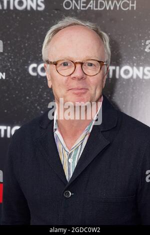 Jason Watkins arriva prima di uno spettacolo di costellazioni al Vaudeville Theatre di Londra. Data immagine: Giovedì 12 agosto 2021. Foto Stock