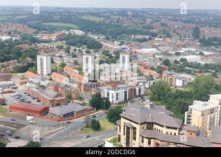 Una delle molte vedute del centro citta' di Leeds dalla cima dell'edificio piu' alto dello Yorkshire, 'Altus House' Foto Stock