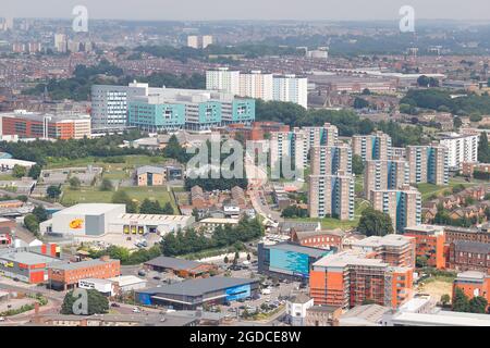 Una delle molte vedute del centro citta' di Leeds dalla cima dell'edificio piu' alto dello Yorkshire, 'Altus House' Foto Stock