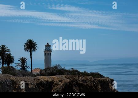 Punta il faro di Vicente da lontano durante una calda giornata estiva Foto Stock