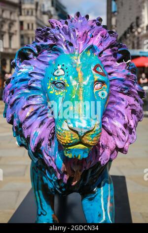 Londra, Regno Unito. 10 agosto 2021. The Tusk Lion Trail 2021. Leone scultura di Noel Fielding in Piccadilly Circus. Credito: Waldemar Sikora Foto Stock