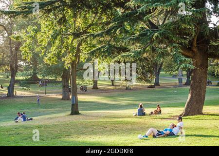 Australia West Melbourne Flagstaff Gardens, parco pubblico prato alberi residenti relax, Foto Stock